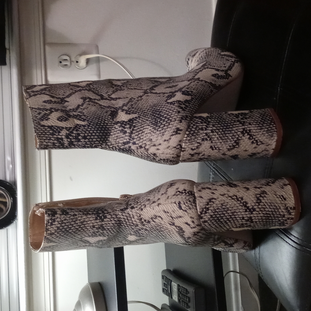 Boots - Picture 4 of 4